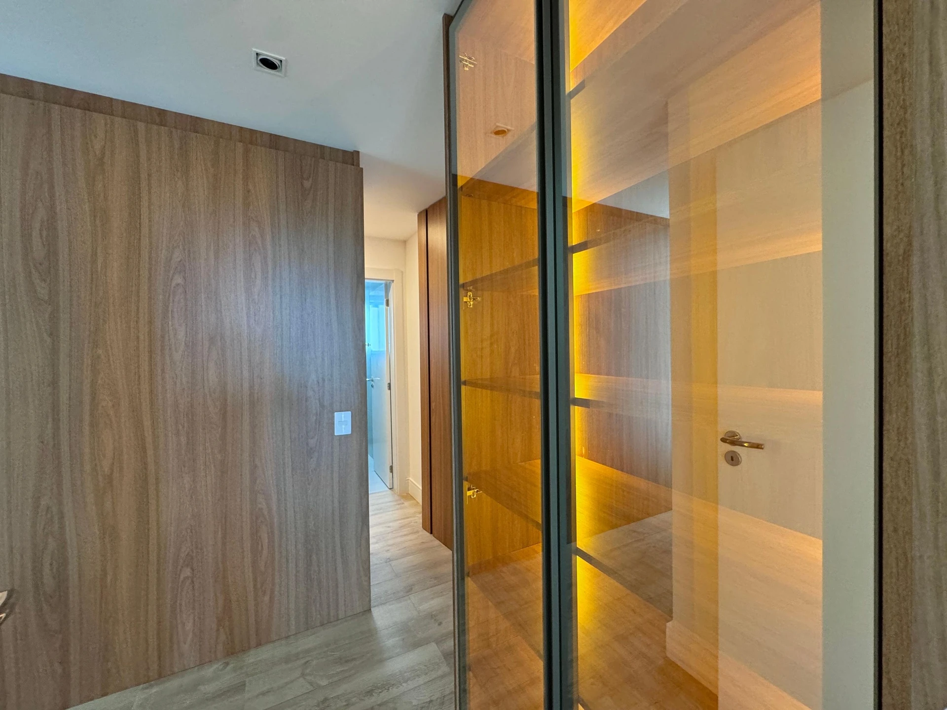 Apartamento mobiliado com 3 suítes e 4 vagas — photo 5