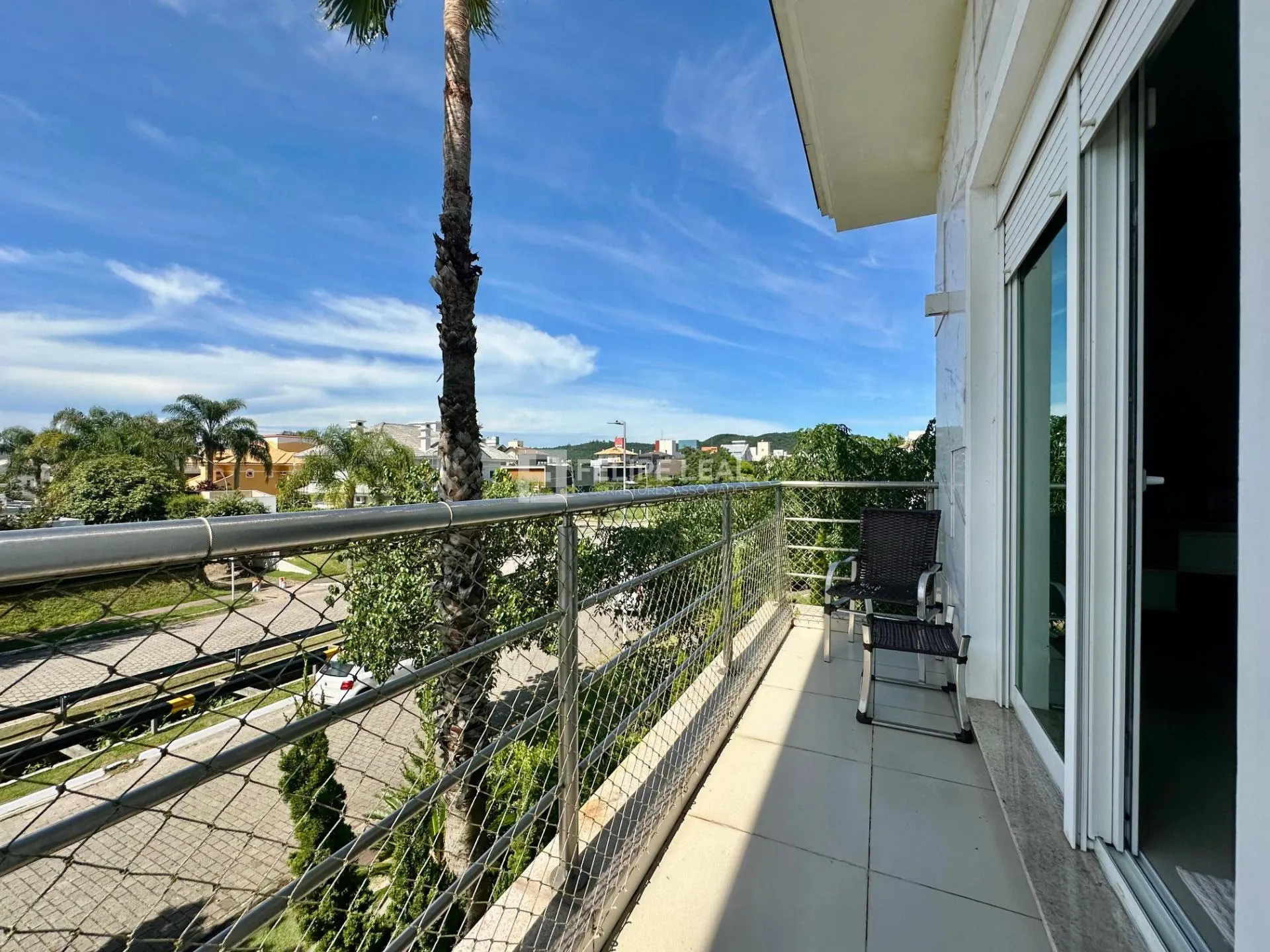 Casa en alquiler con 7 dormitorios y 5 baños, 612 m² — photo 2