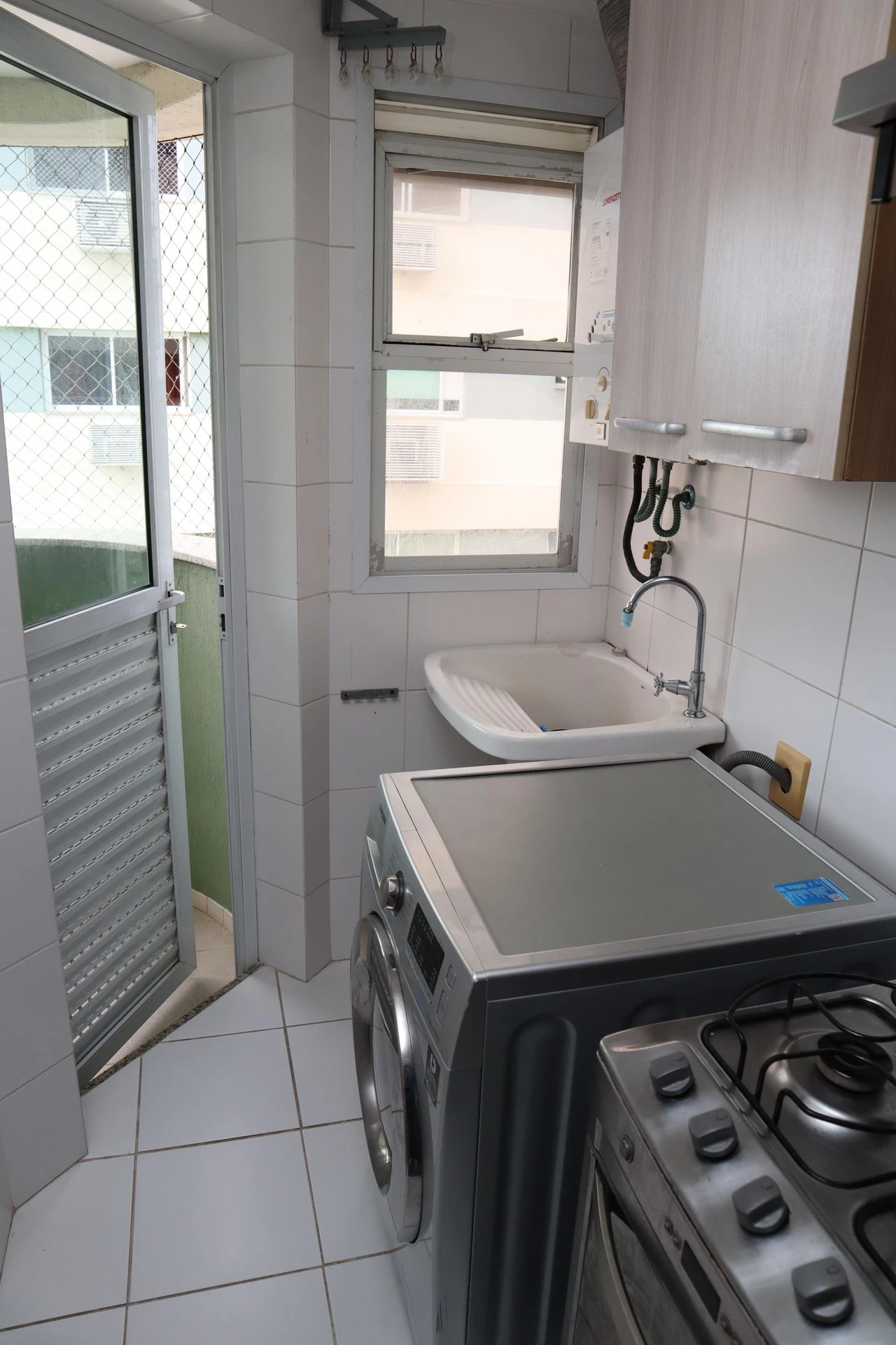2-bedroom apartment with a mountain view — photo 29