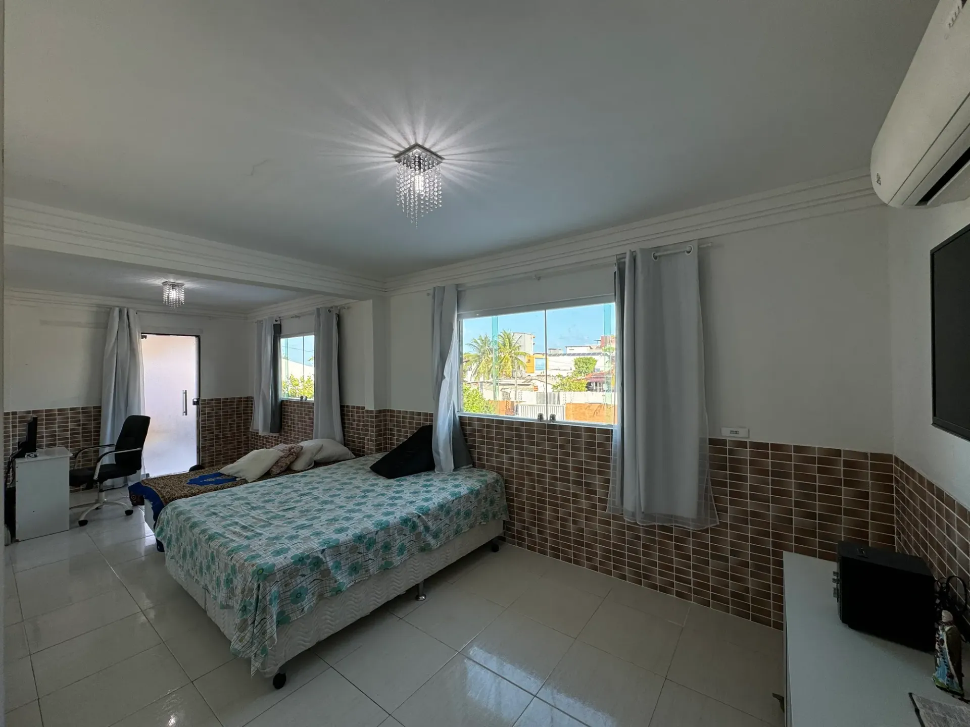 Furnished house with 5 en-suite bedrooms and private garden — photo 24