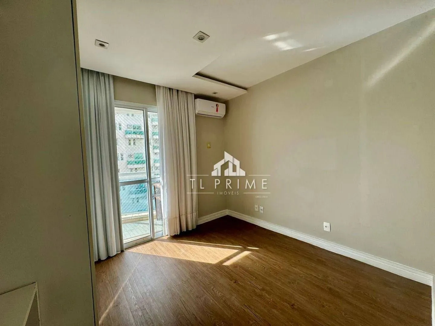 Furnished apartment, 98 m², with a water view — photo 12