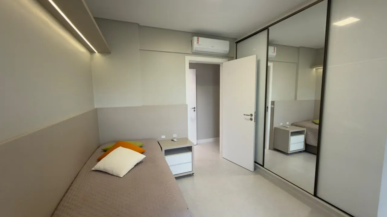 Furnished apartment with open-plan kitchen and 3 en-suites — photo 12