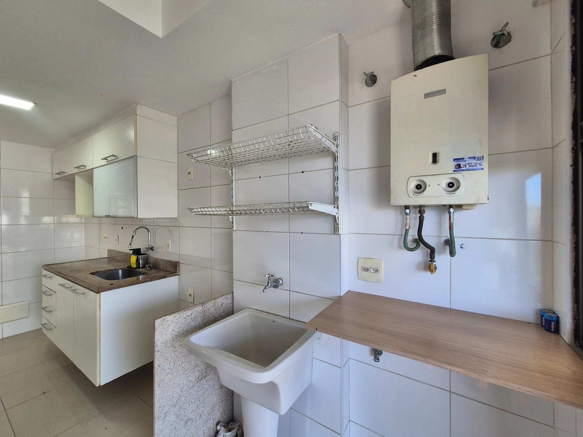 3-bedroom apartment with balcony and open-plan kitchen — photo 33