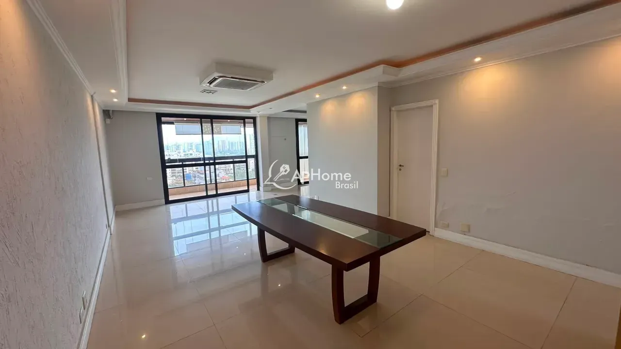 Unfurnished 4-bedroom apartment with glassed-in balcony — photo 12