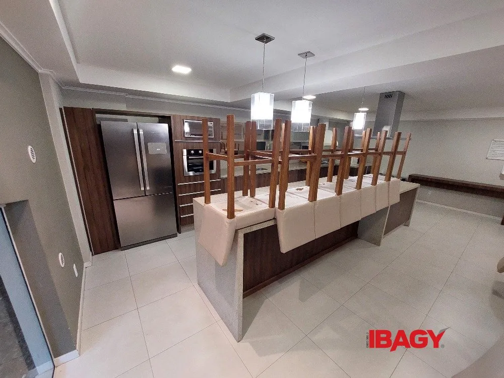 3-bedroom apartment with a grill on the balcony — photo 29
