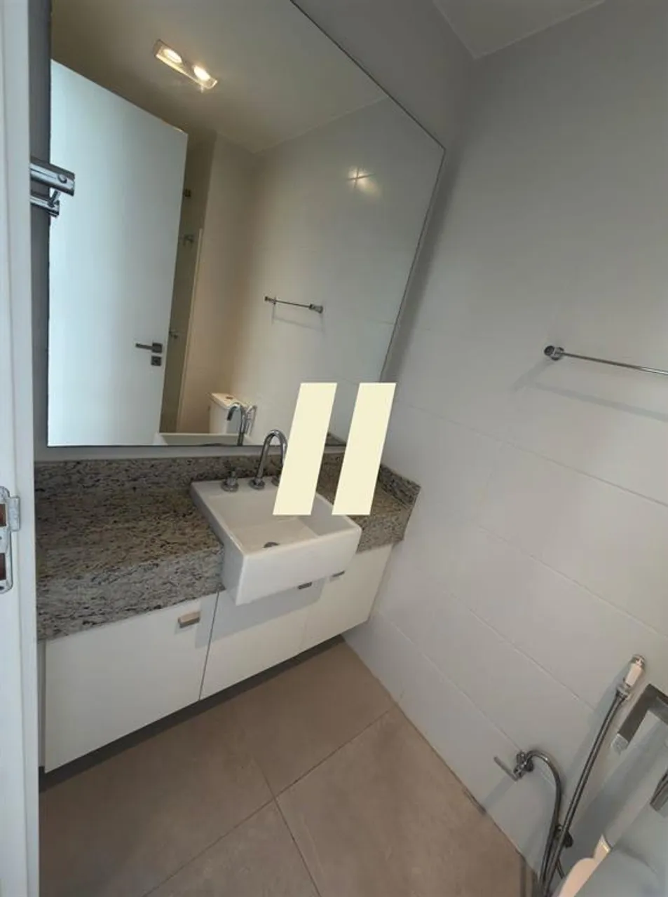 Furnished 1-bedroom apartment with 1 bathroom — photo 14