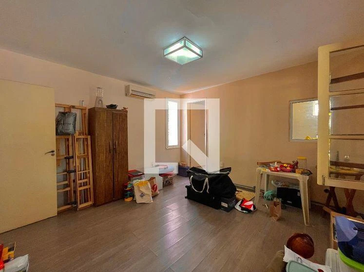Furnished house, 350 m², with a glass-enclosed balcony — photo 32