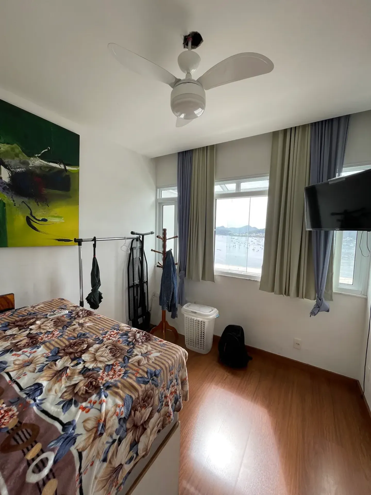Glass-enclosed balcony in a 2-bedroom apartment, 80 m² — photo 6