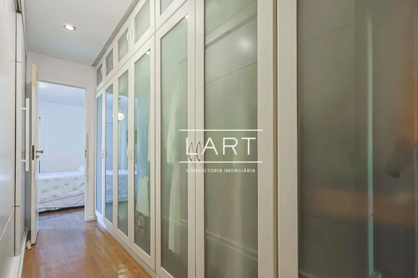 Apartamento com 3 quartos e 3 banheiros, 220 m² — photo 25