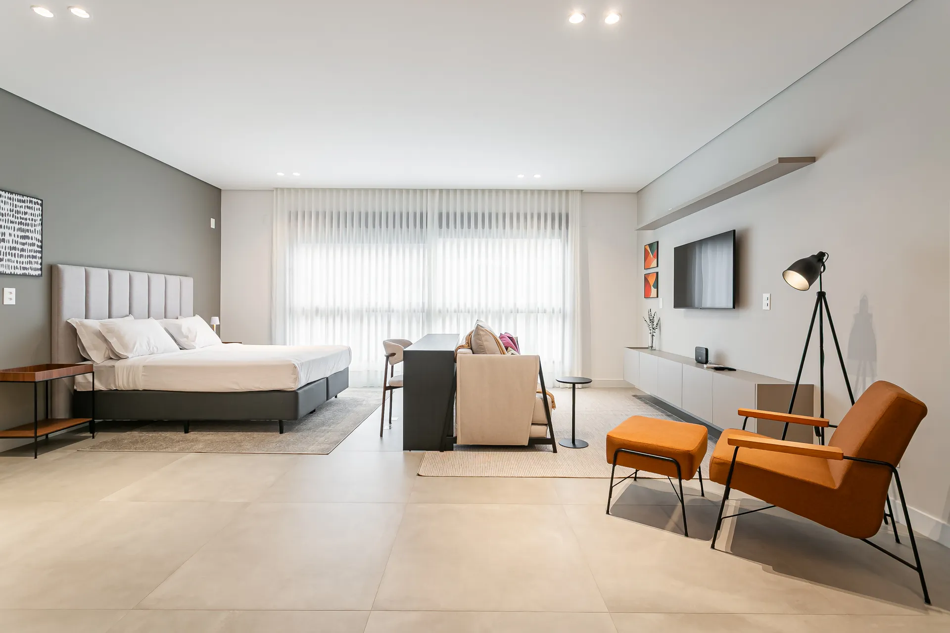 59 m² furnished studio with an integrated open-plan kitchen — photo 9