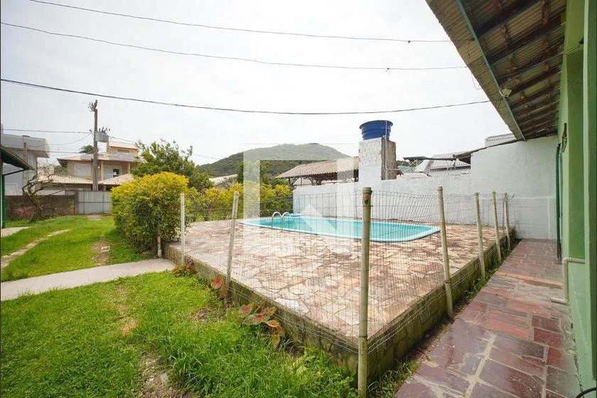 2-bedroom house with a grill on the balcony in Florianópolis — photo 3