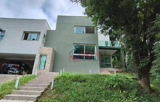 House with 5 bedrooms, 3 en-suites and open kitchen