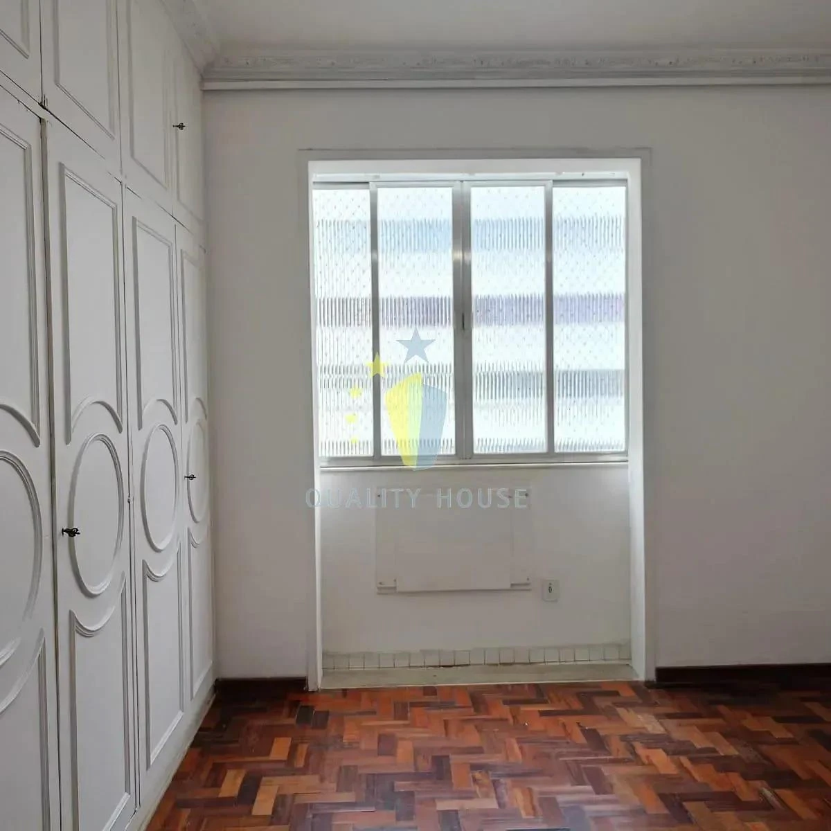 Дерев'яна підлога або ламінат та 1 спальня: квартира 45 м² — photo 3