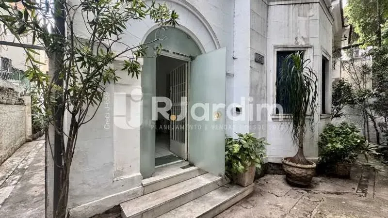 Casa sem mobília com 5 quartos e vaga para 4 carros — photo 20