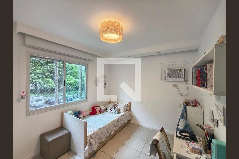 Furnished apartment, 103 m², with a glass-enclosed balcony — photo 3