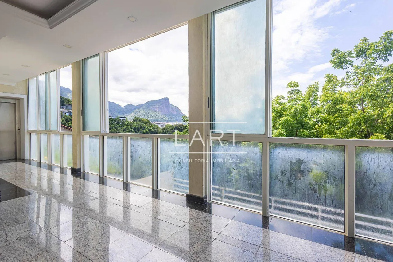 5-bedroom house with city and mountain views, 1250 m² — photo 17
