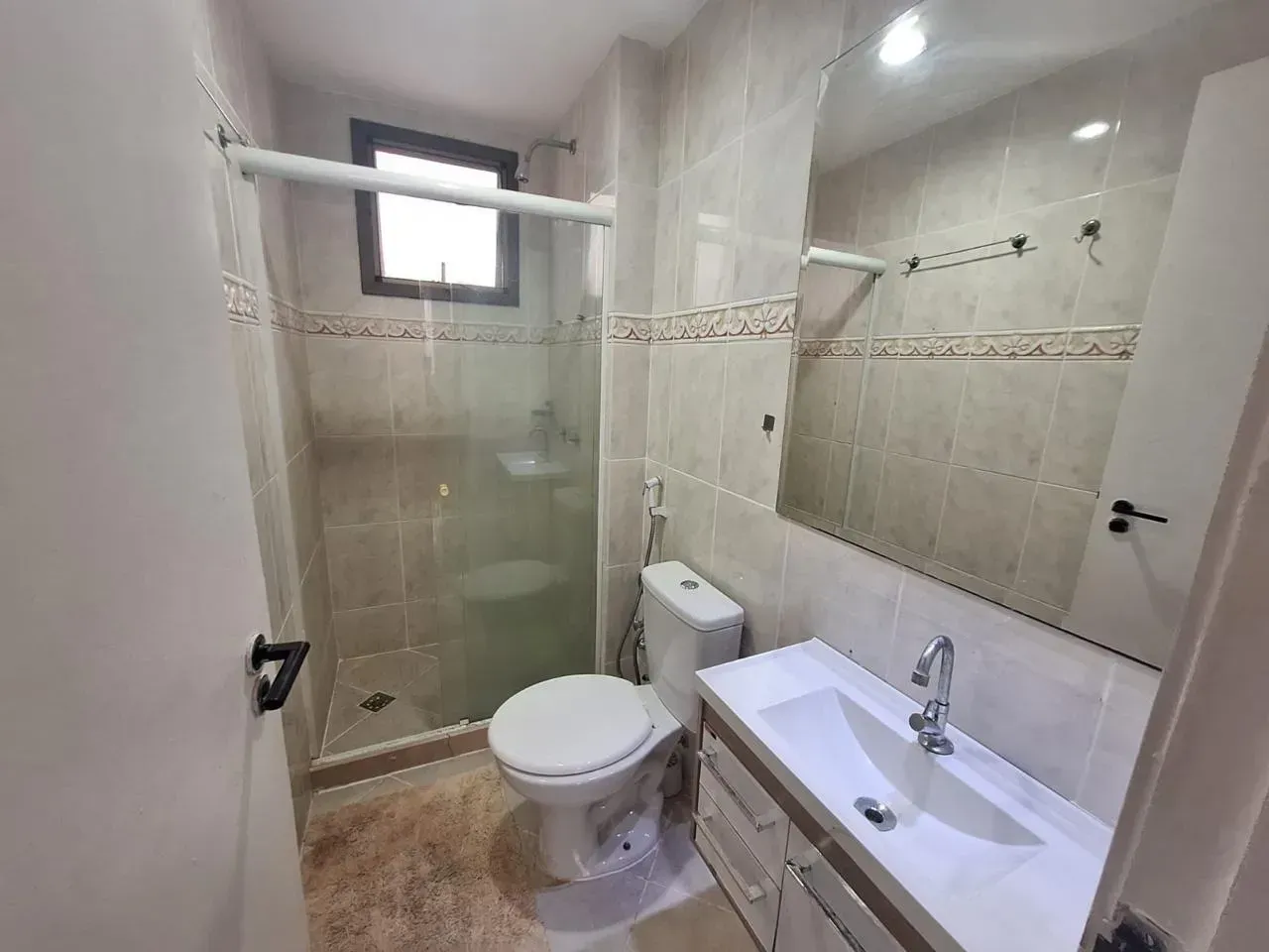 Apartamento sem mobília com 3 quartos e varanda — photo 15