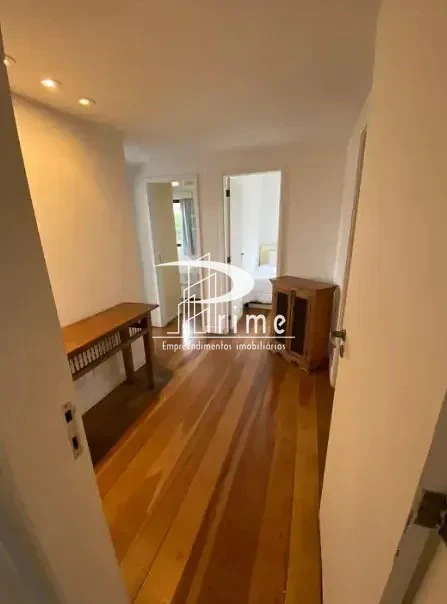Apartamento mobiliado com 4 quartos e 144 m² — photo 2
