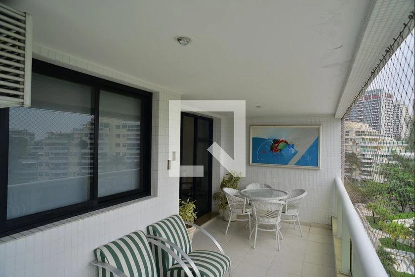3-bedroom apartment in a building with a gym — photo 13