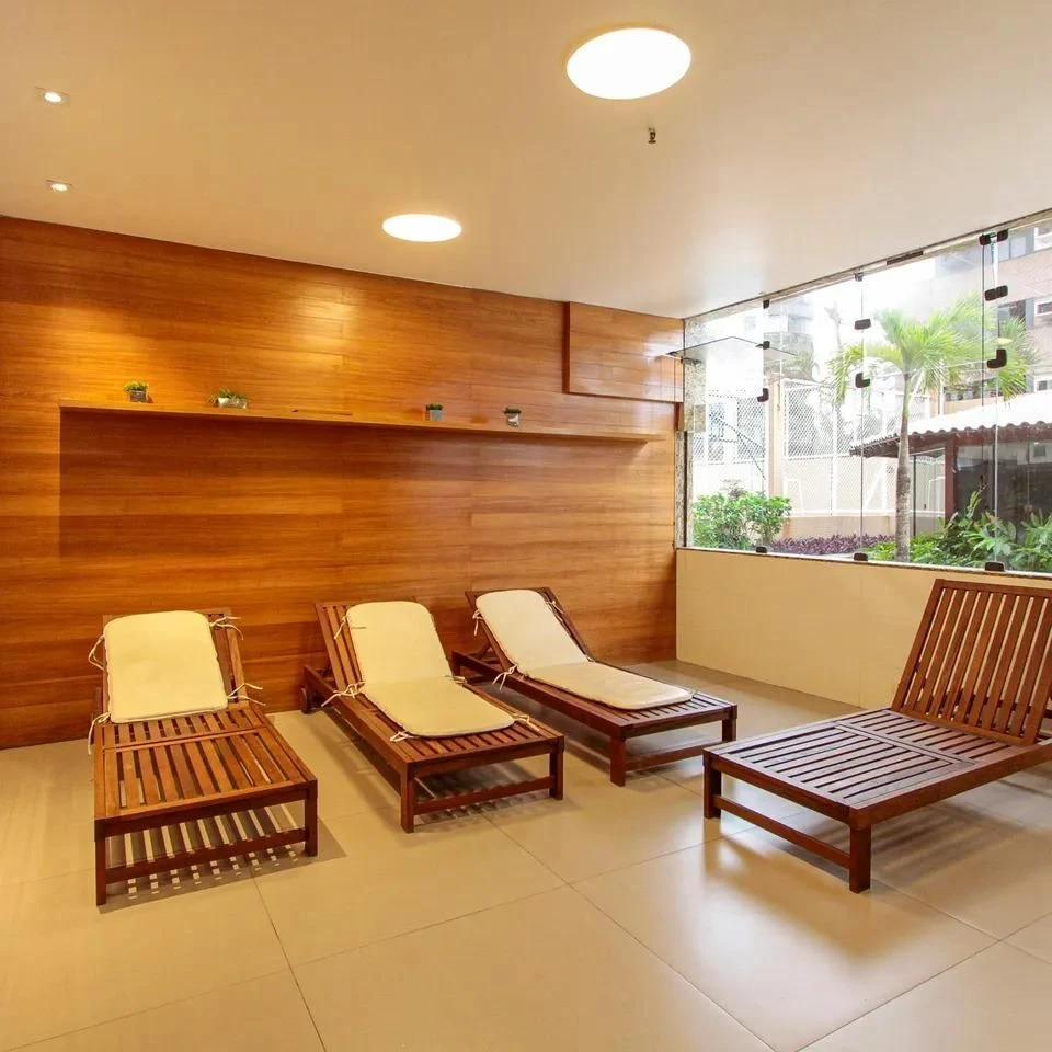 Furnished 3-bedroom apartment with enclosed balcony — photo 46