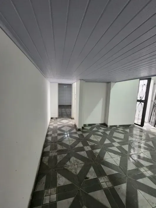 Unfurnished house with 5 bedrooms and 3 bathrooms — photo 2