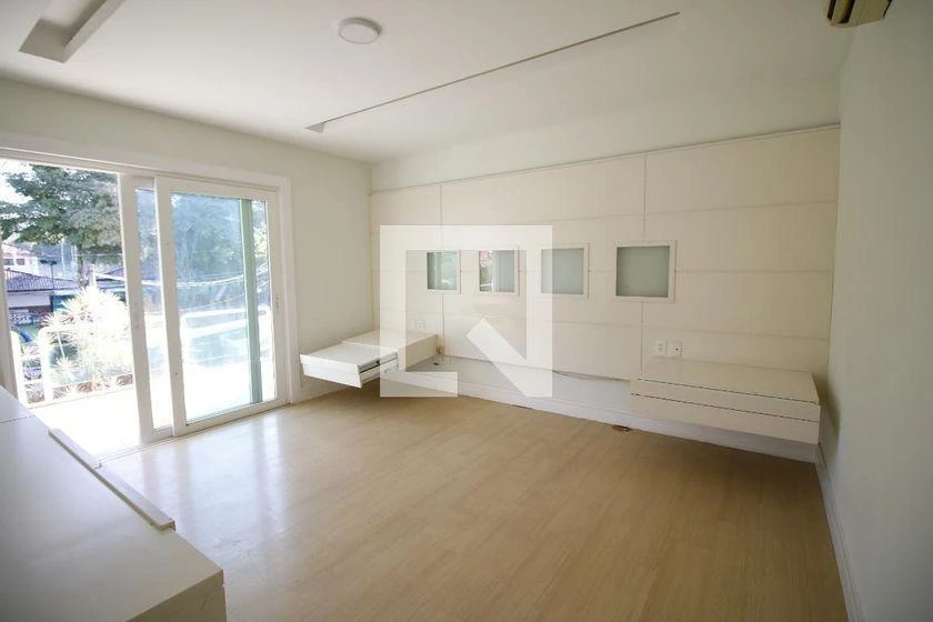 House with 4 en-suite bedrooms and 597 m², 4 parking — photo 28
