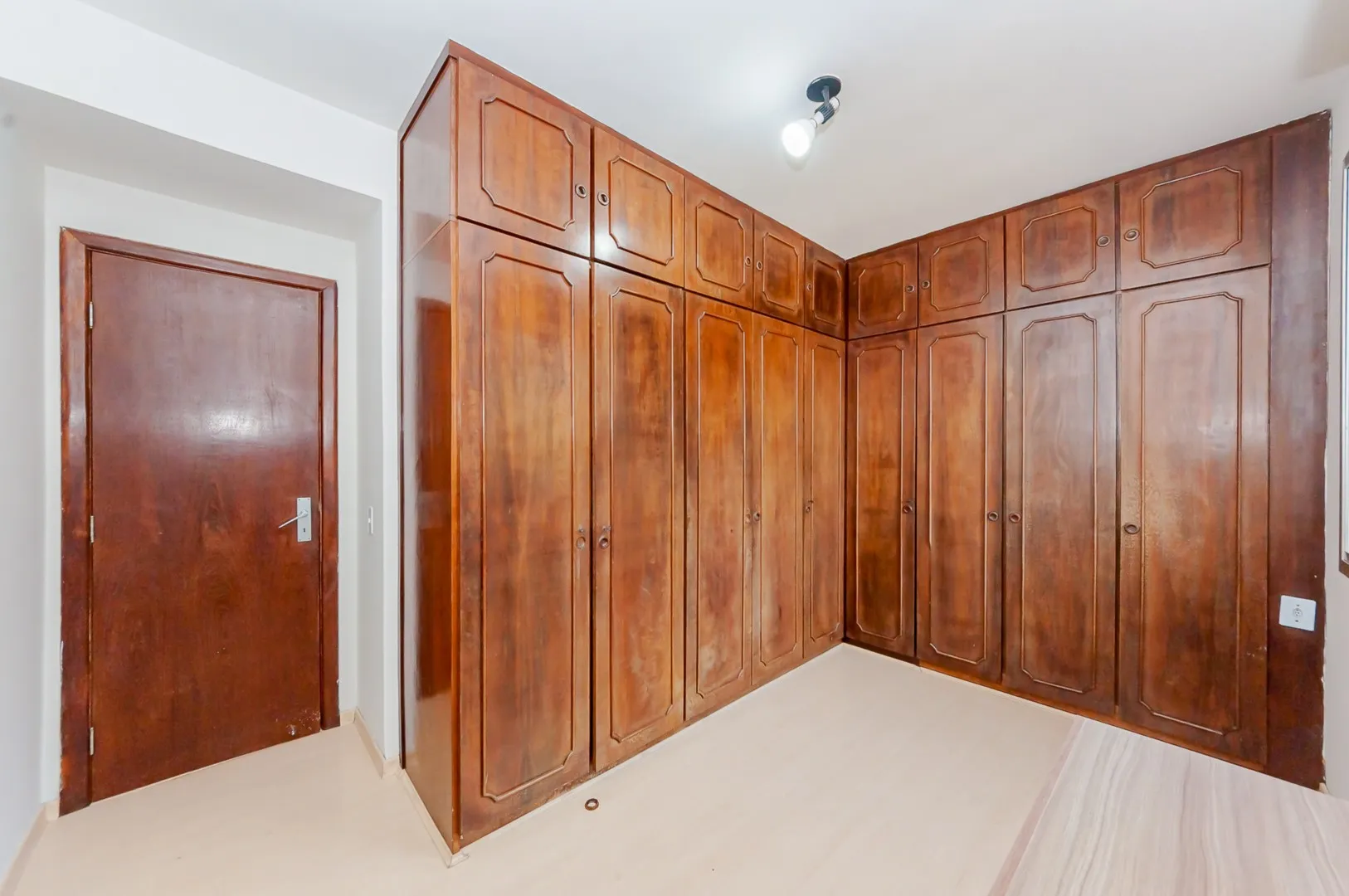 4-bedroom 239 m² apartment with 2 parking spots and 1 suite — photo 7