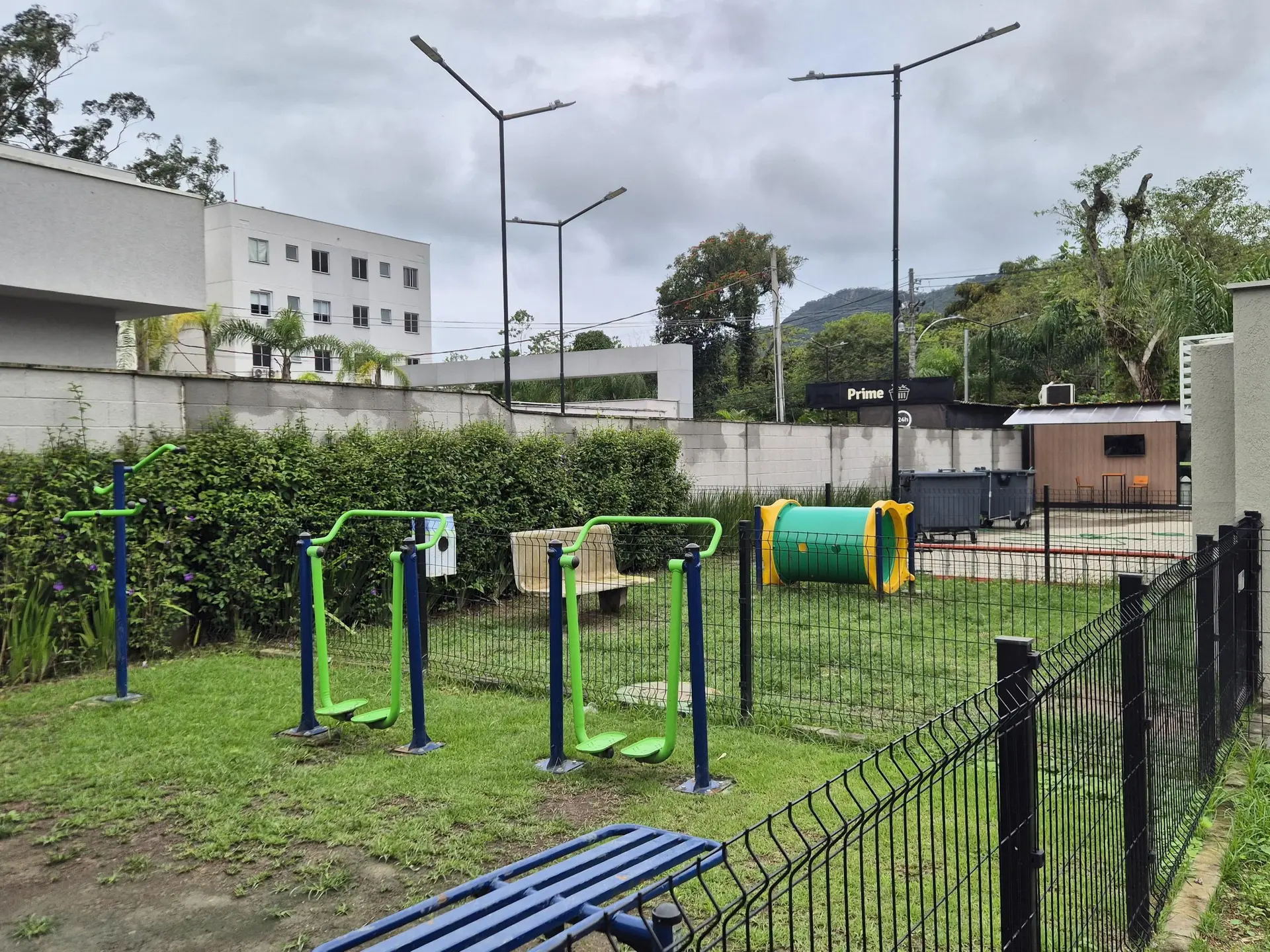 2-bedroom apartment in a building with a gym — photo 30