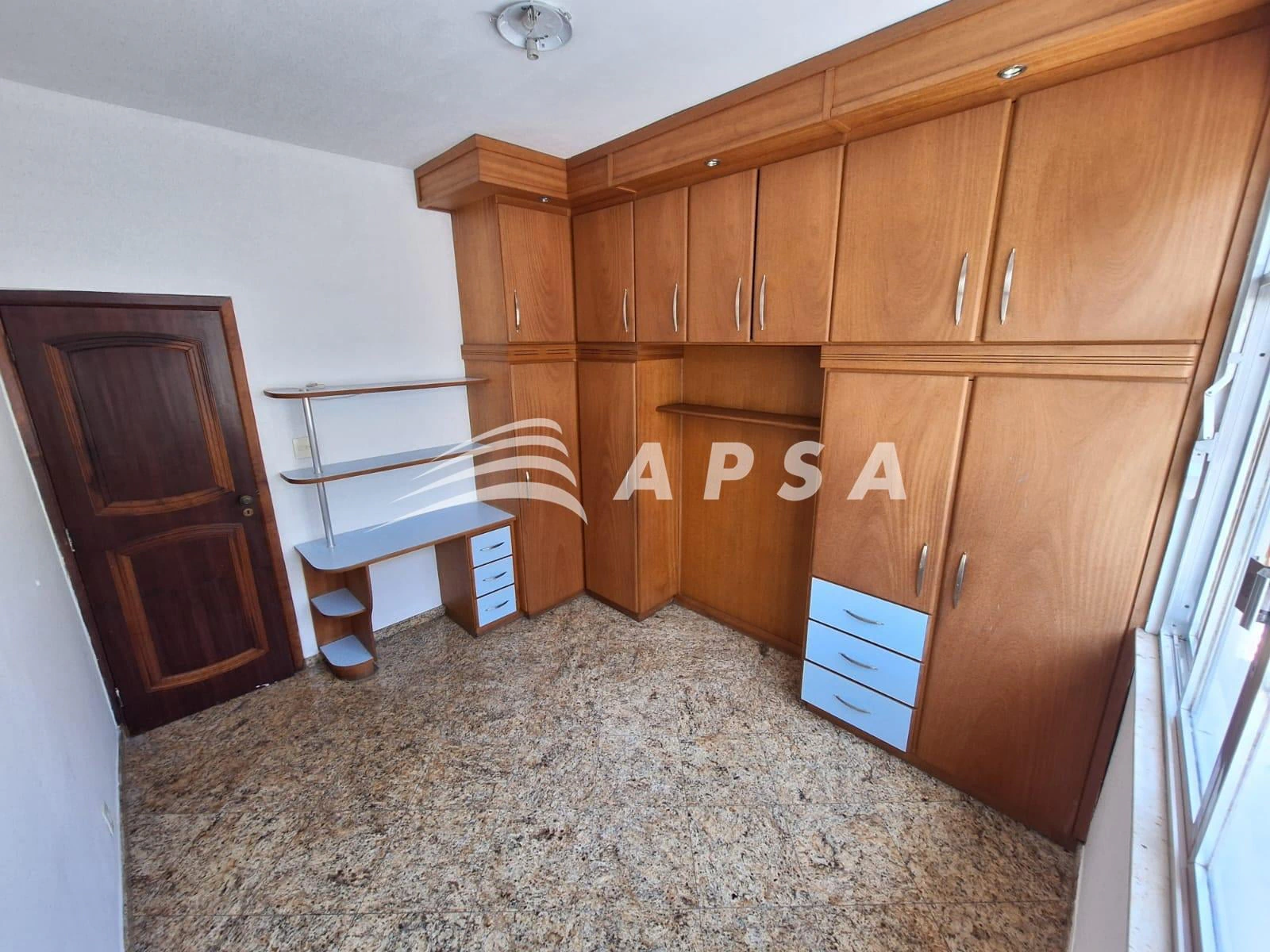 Home office in a 3-bedroom house, 155 m² — photo 3
