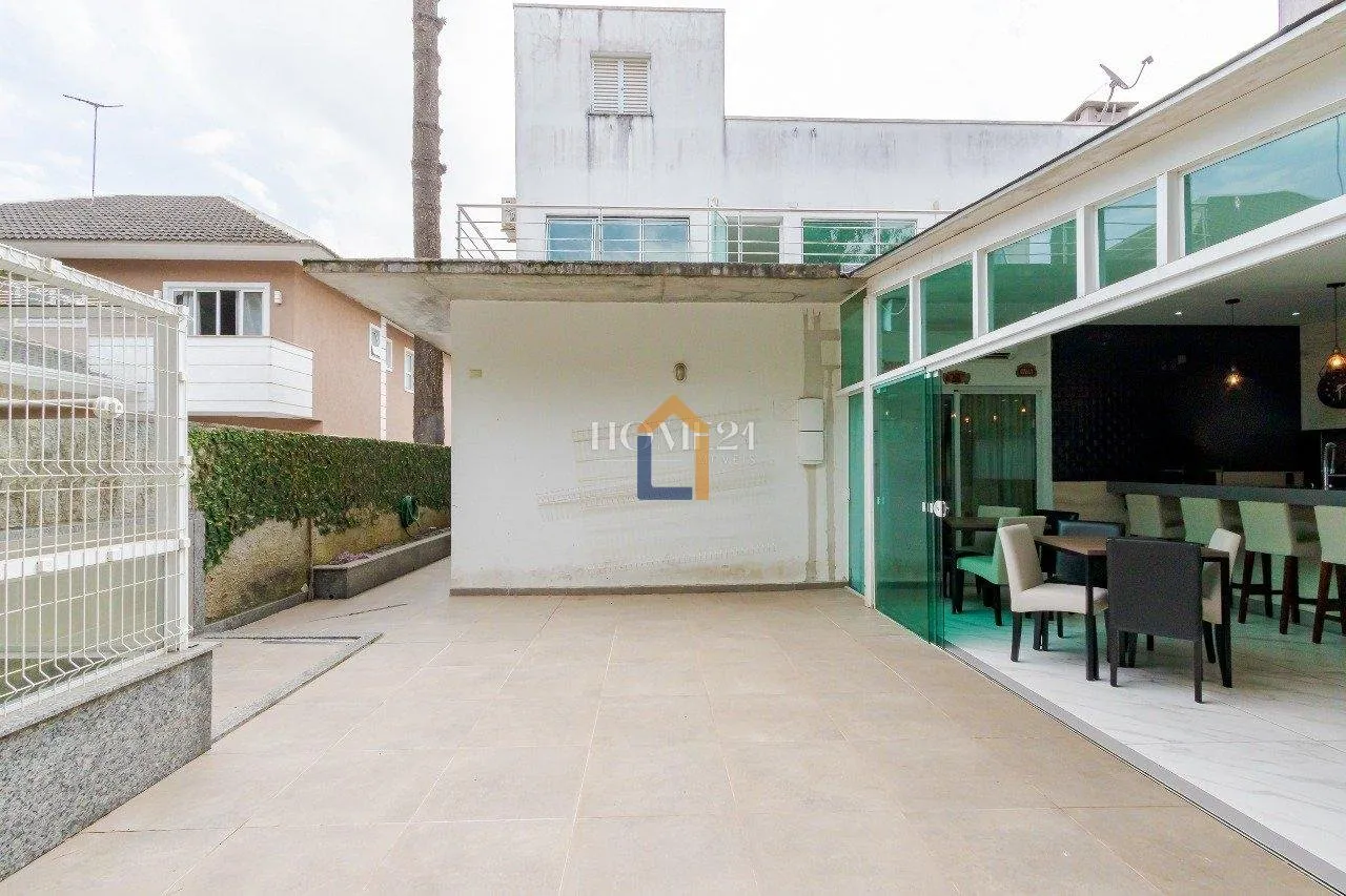 Furnished 470 m² house with 4 bedrooms and private garden — photo 98
