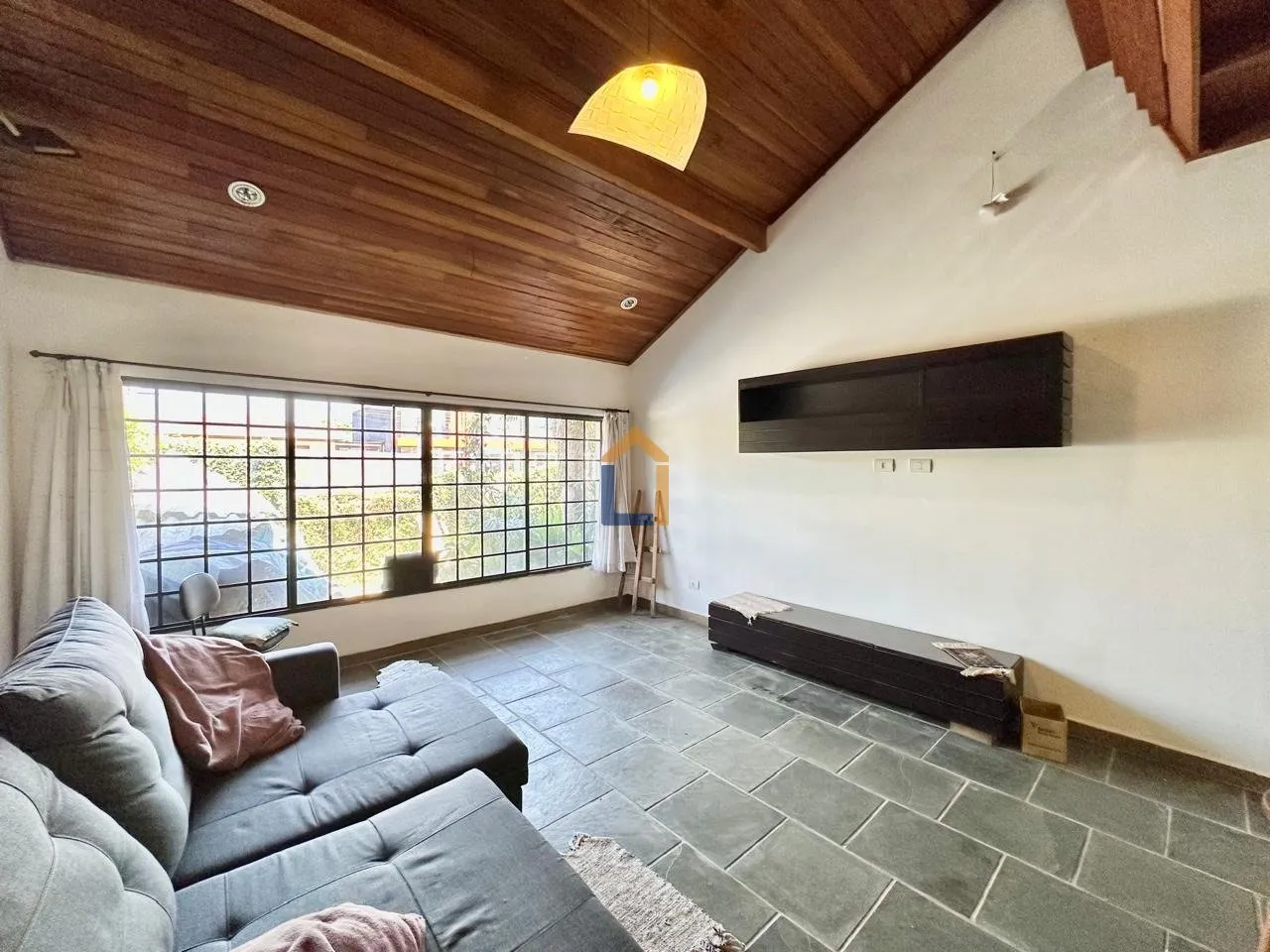 400 m² house with floor-to-ceiling windows and a fireplace — photo 43