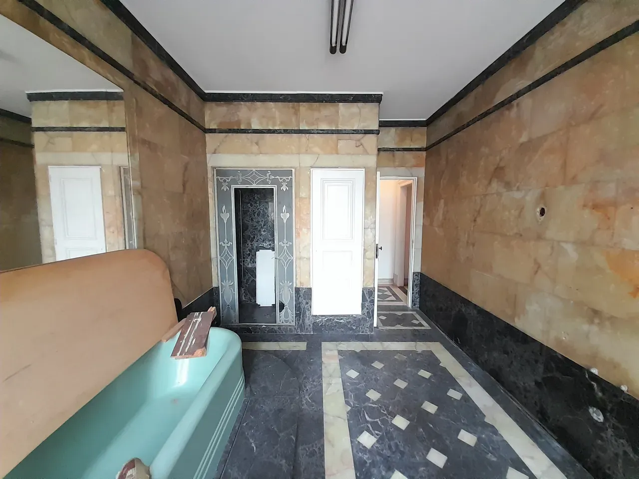 Apartment on the 9th floor with a glass-enclosed balcony — photo 37