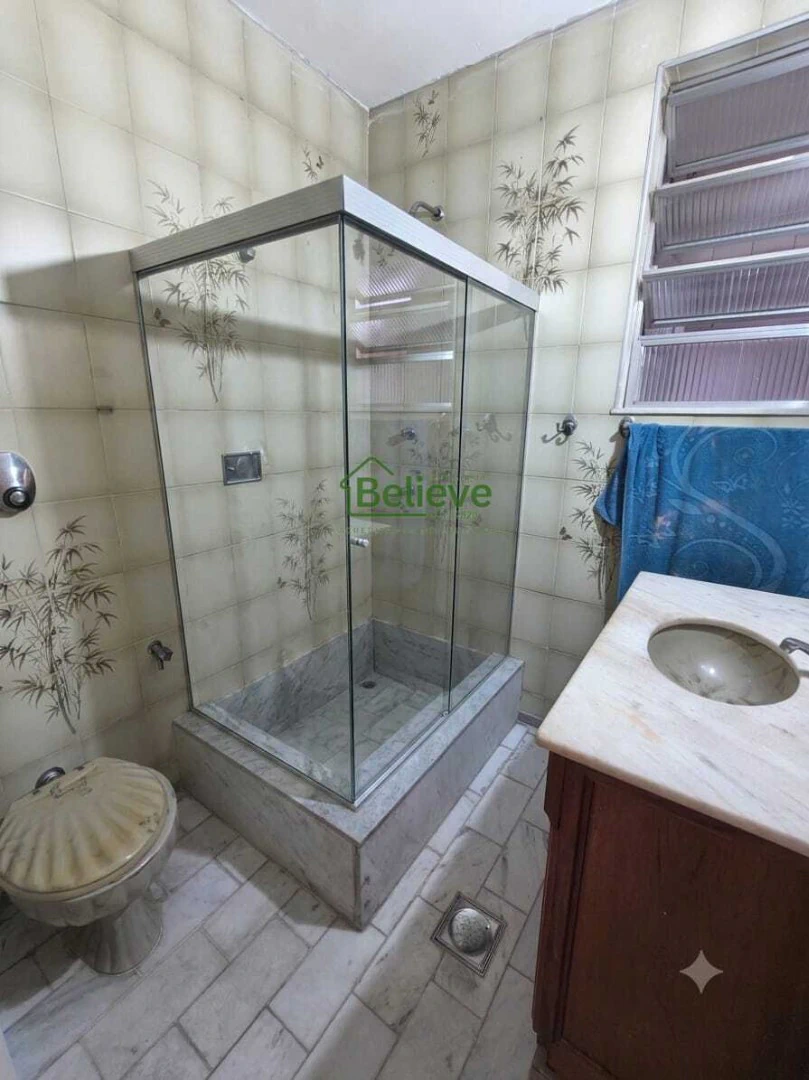 Apartment with 4 bedrooms and a closed-off kitchen — photo 8