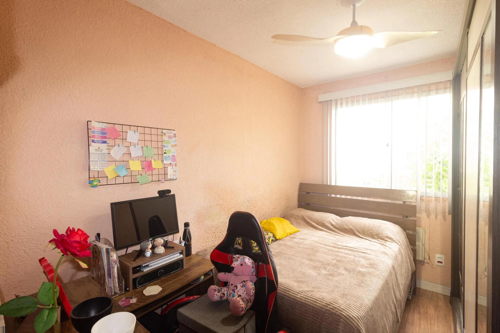 Furnished 2-bedroom apartment with 1 bathroom and parking — photo 10