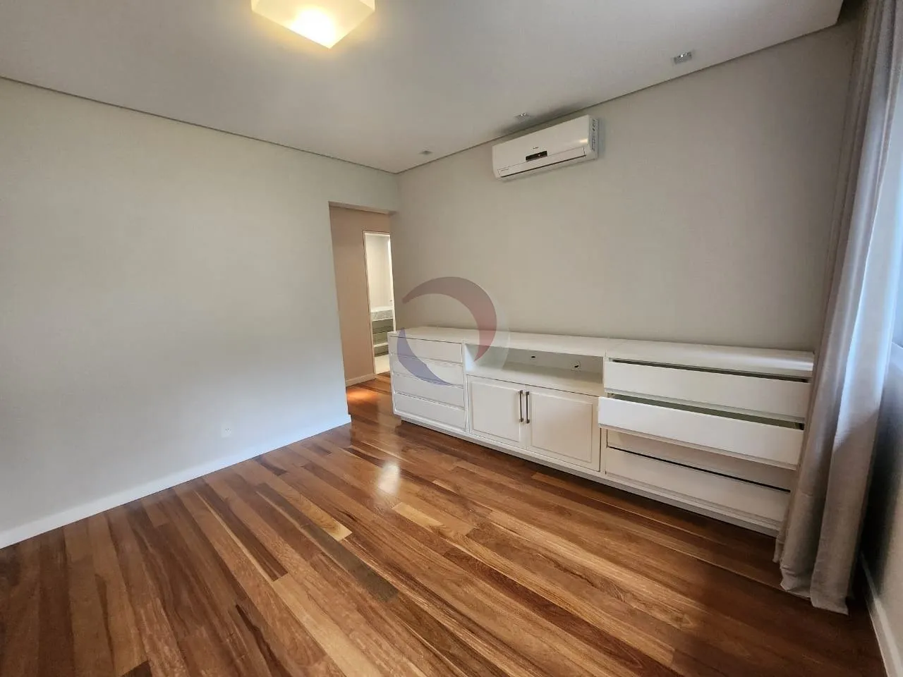 Furnished apartment, 237 m², with floor-to-ceiling windows — photo 33