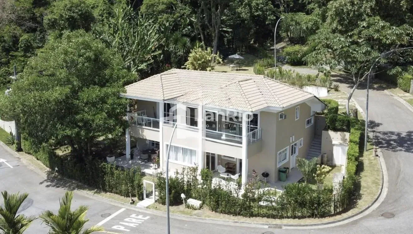 Furnished house with 4 bedrooms and 5 bathrooms