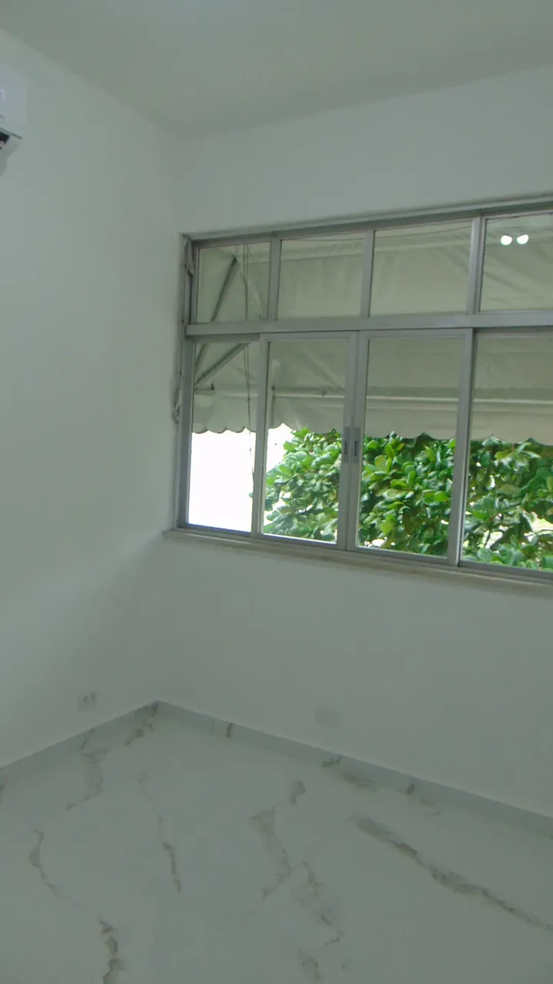3-bedroom apartment with a water view — photo 2