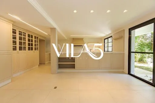 3-bedroom house with a bathtub in Curitiba — photo 20