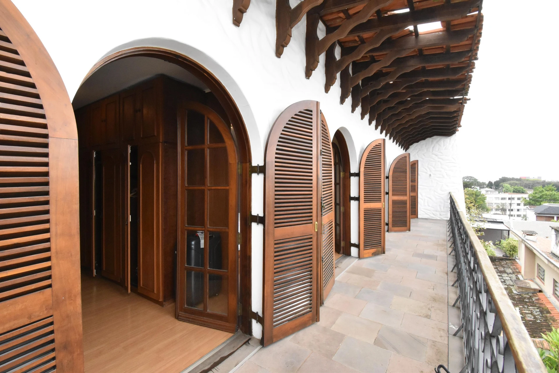 Casa mobiliada com 5 quartos e 3 suítes — photo 4