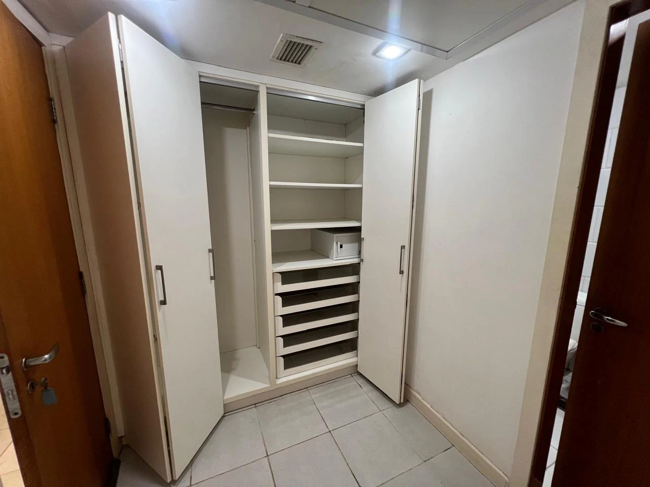 Furnished apartment, 74 m², with a walk-in closet — photo 26