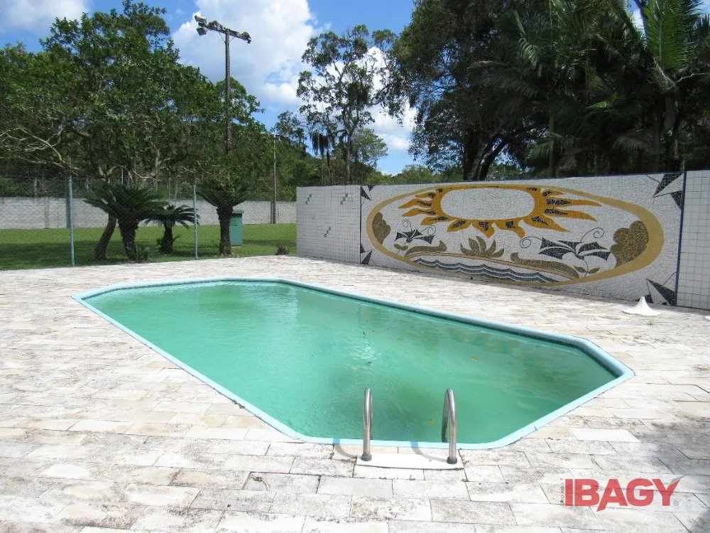 Furnished house with 5 bedrooms on 5200 m² — photo 22