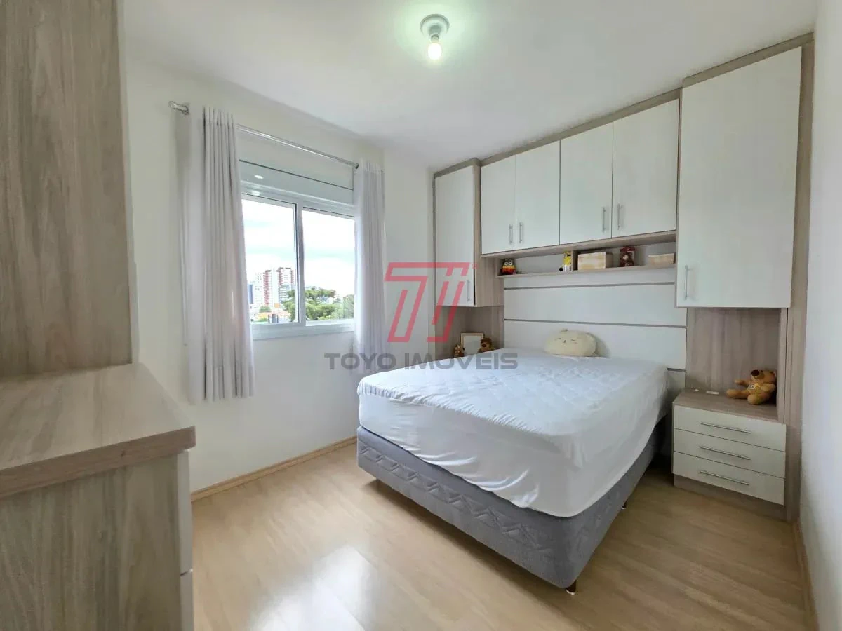 Wood or laminate floors in a one-bedroom apartment, 34 m² — photo 3