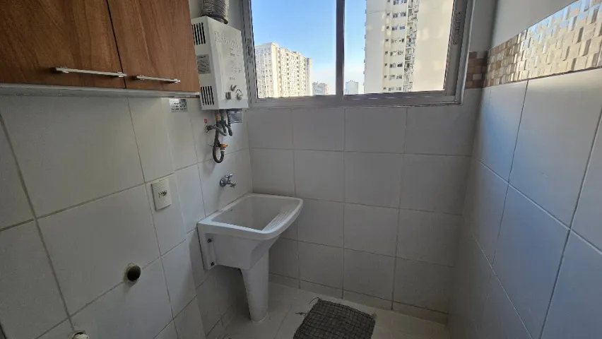Квартира з 2 спальнями та дерев'яною підлогою або ламінатом — photo 11