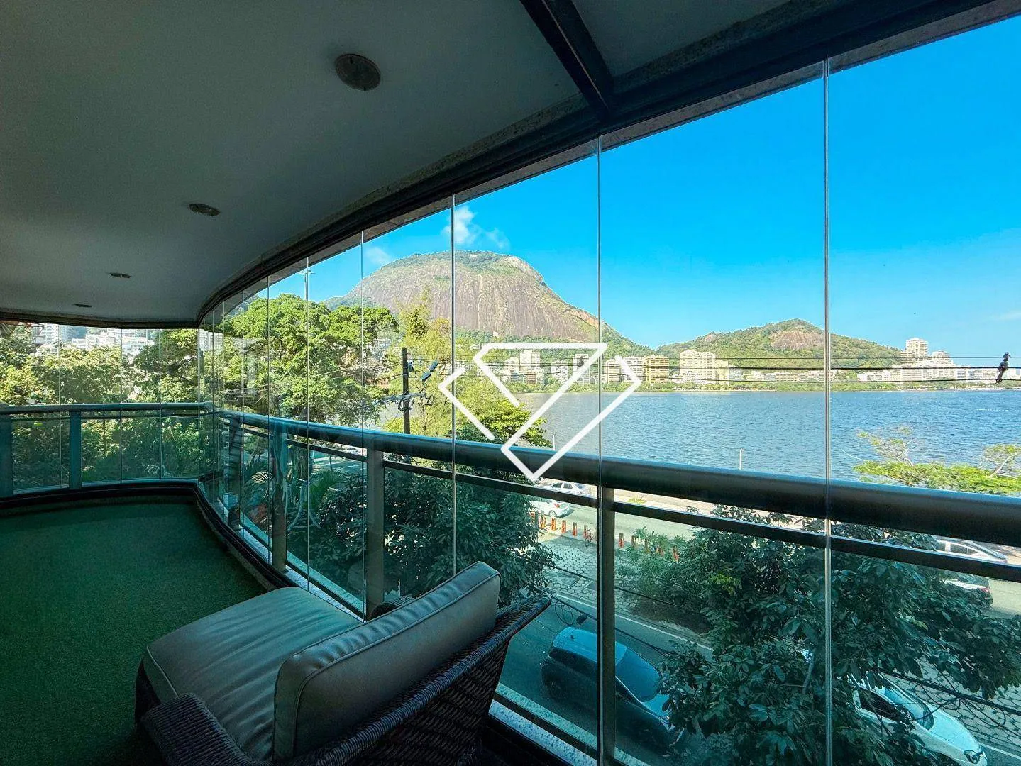 Furnished apartment with 4 en-suites and 258 m² — photo 3