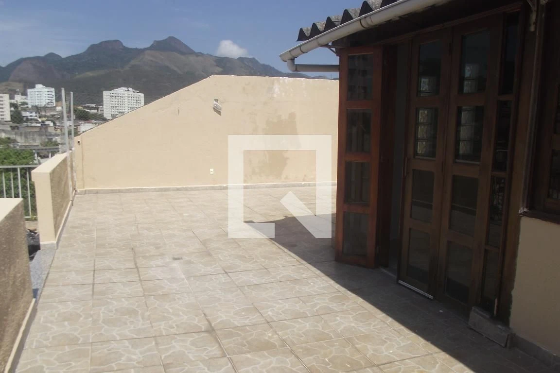 Unfurnished 2-bedroom apartment with a suite bathroom — photo 25