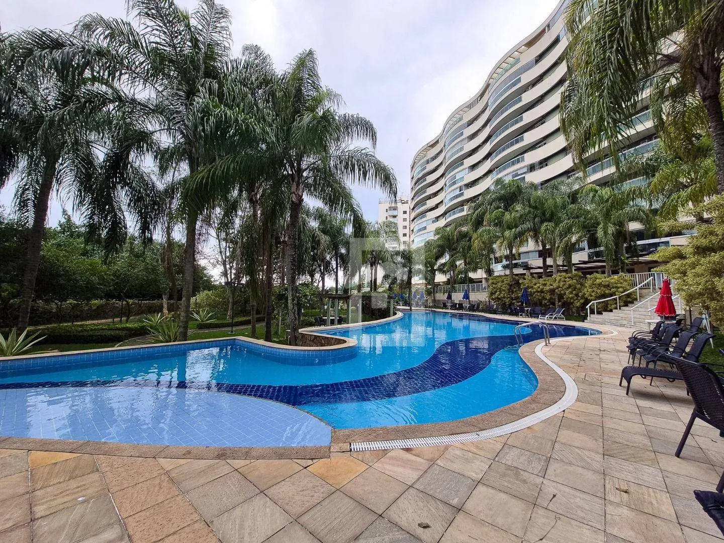 Furnished 235 m² apartment with 4 bedrooms — photo 22