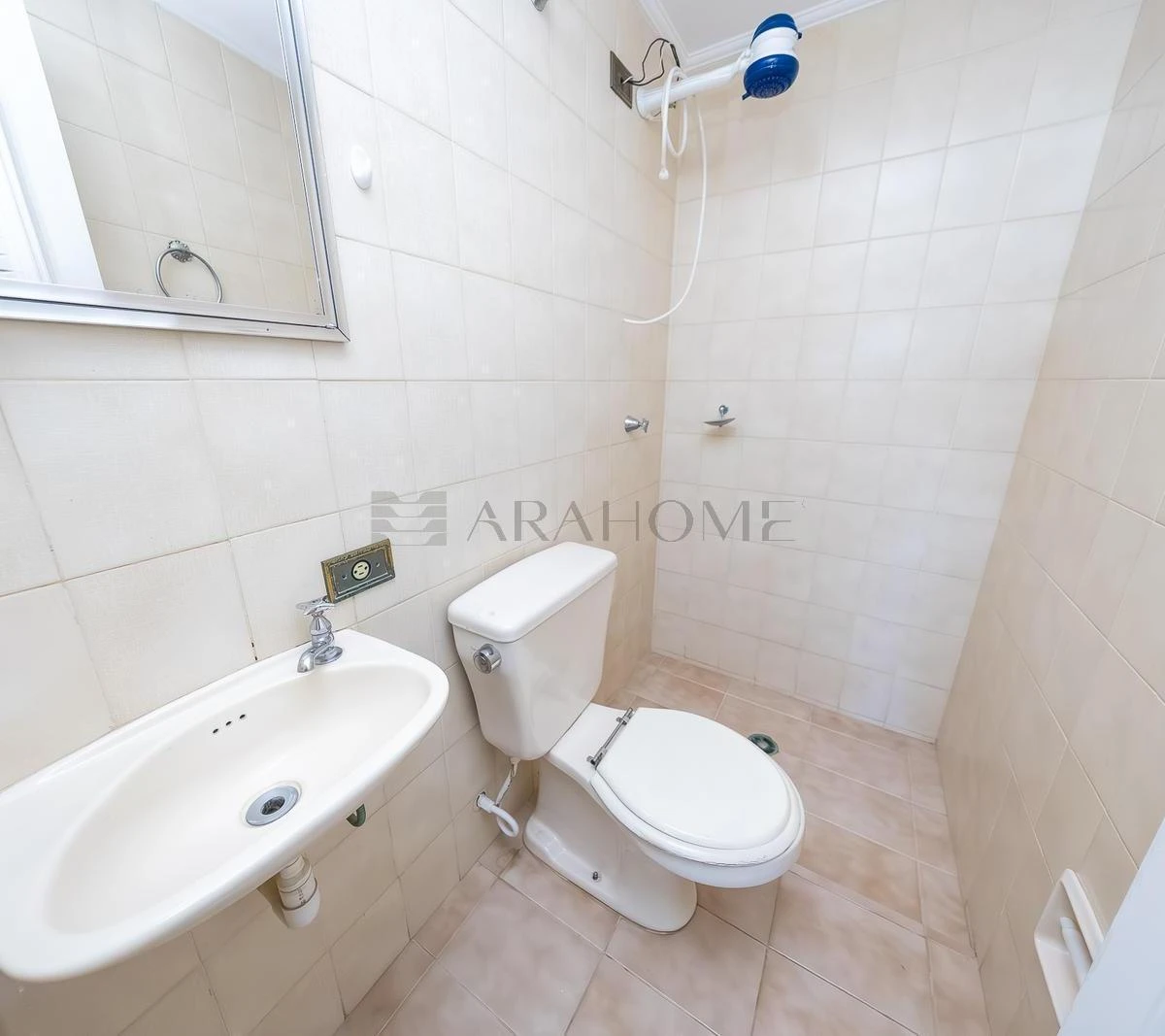 4-bedroom apartment with a bathtub in Curitiba — photo 30