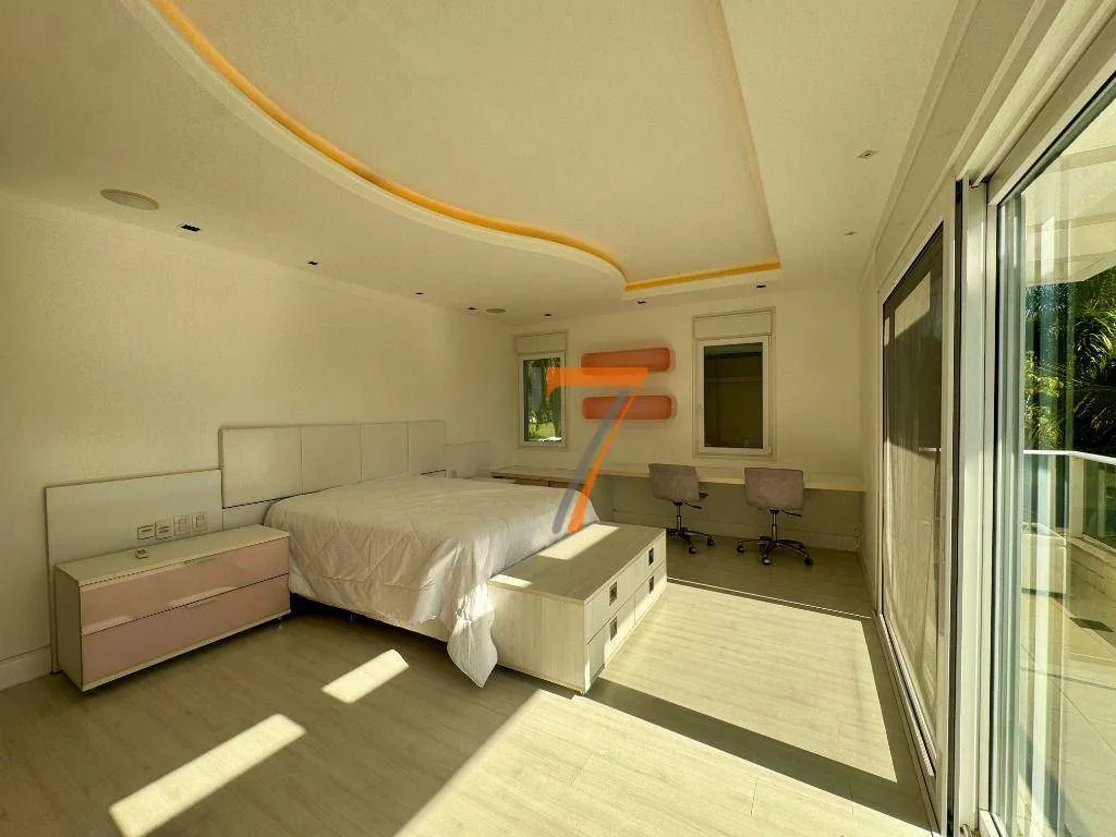 Furnished house with 8 bedrooms and 11 bathrooms — photo 19