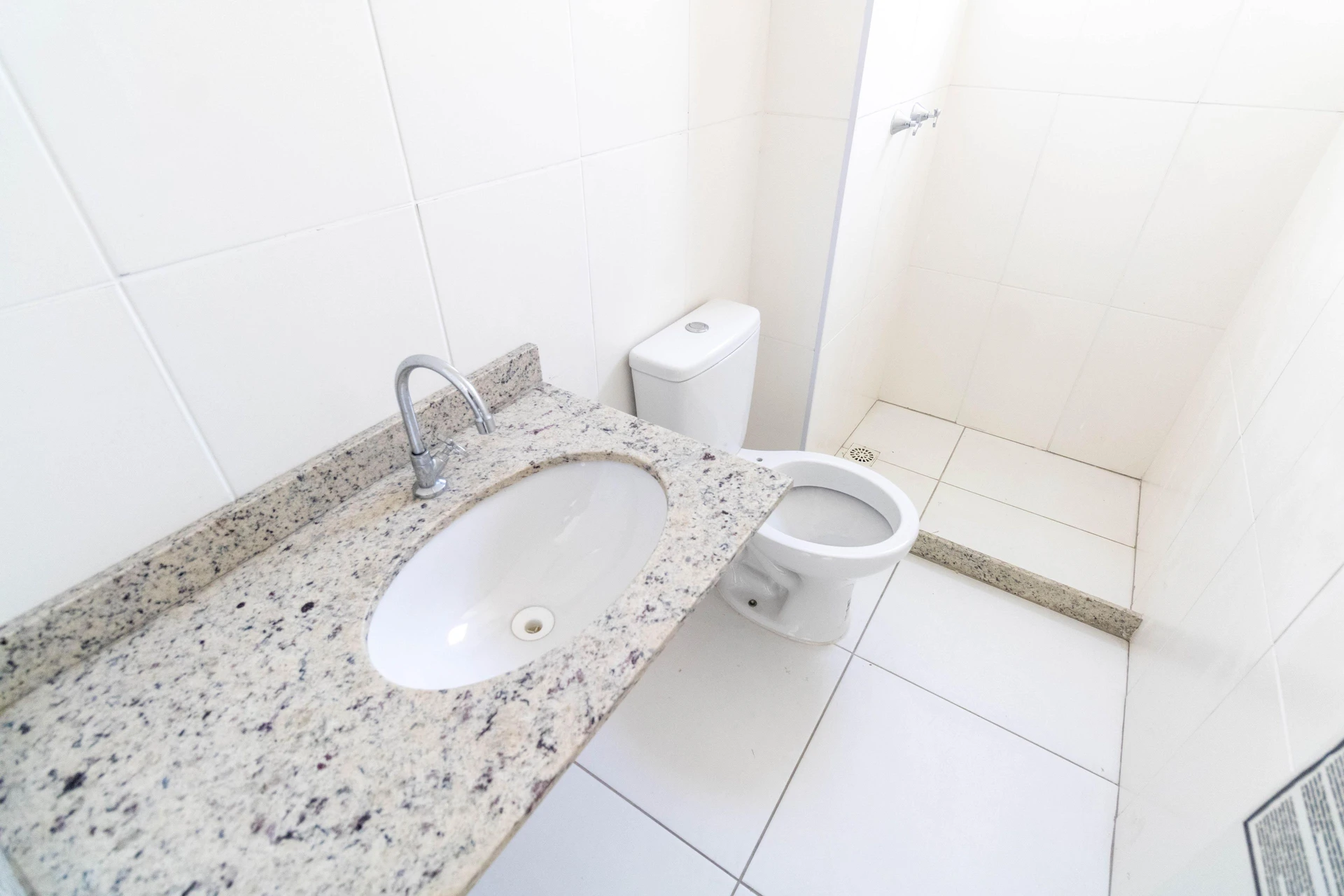 Renting apartment with 4 bedrooms and 3 bathrooms — photo 33