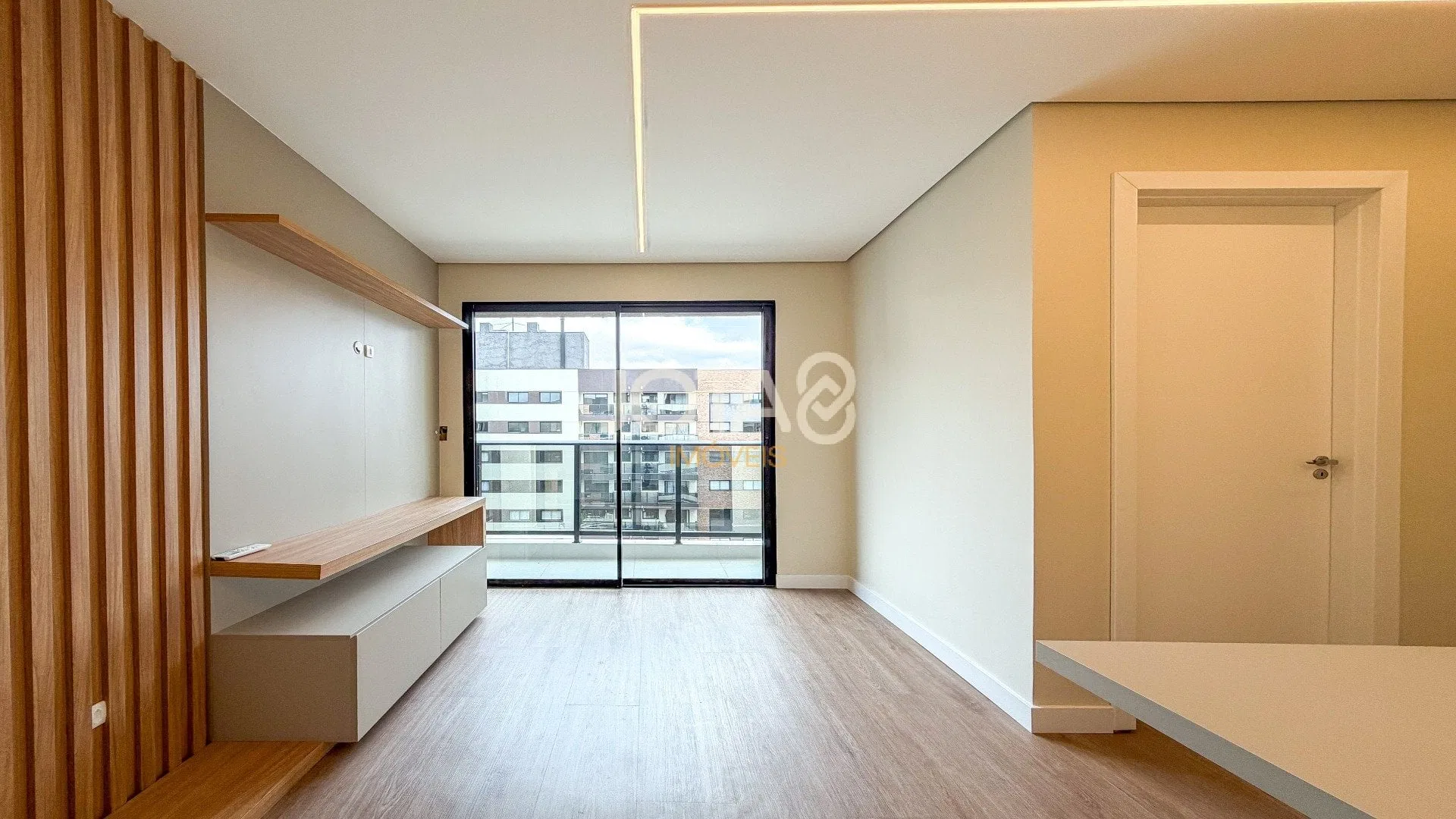 85 m² 2-bedroom apartment with a balcony